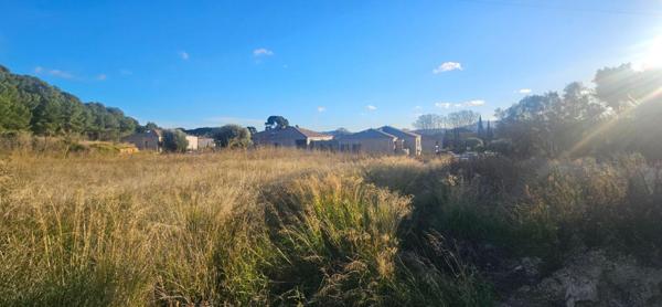 Terrain FAVEYROLLES-OLLIOULES 1088 m2