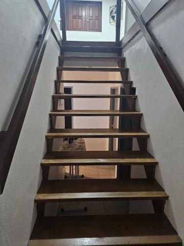 Location Maion T5 duplexe meublé 1500€ proche de l'hôpital.