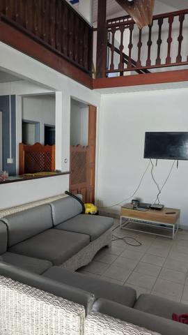 Location Maion T5 duplexe meublé 1500€ proche de l'hôpital.