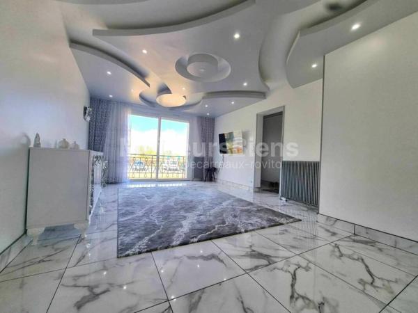 Pavillon accolée sur sous sol avec terrain