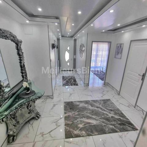 Pavillon accolée sur sous sol avec terrain