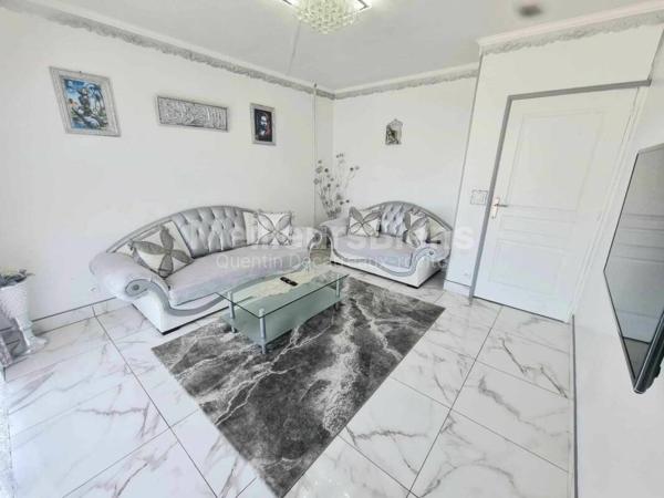 Pavillon accolée sur sous sol avec terrain