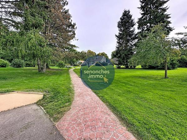 Maison avec piscine chauffée, grand terrain arboré et prestations haut de gamme à Saintigny (28480)