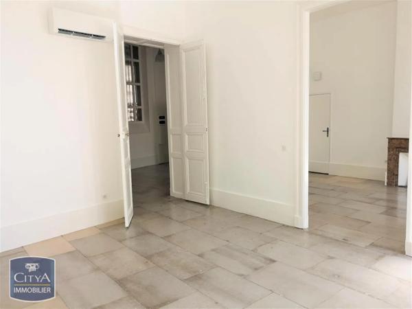 Appartement à louer 4 pièces 126.41m²