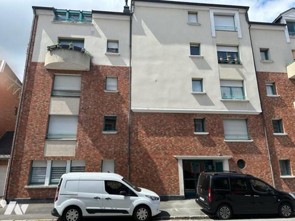 Appartement à vendre résidence Lamartine à ARRAS au 2ème étage avec ascenseur comprenant: grand...