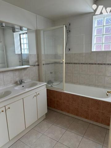 Appartement à vendre résidence Lamartine à ARRAS au 2ème étage avec ascenseur comprenant: grand...