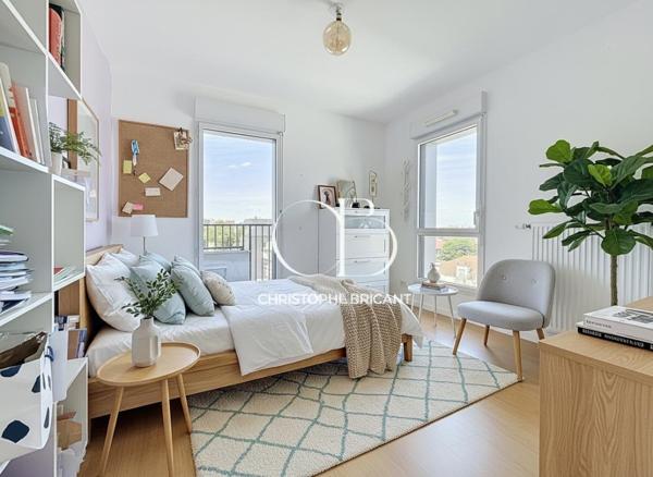 Superbe duplex  4 chambres de 117 M2 avec grande terrasse et balcons