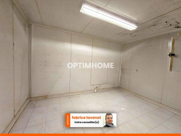 ANGOULÊME Centre : Local commercial libre, d'une surface de 87 m², tous commerces.