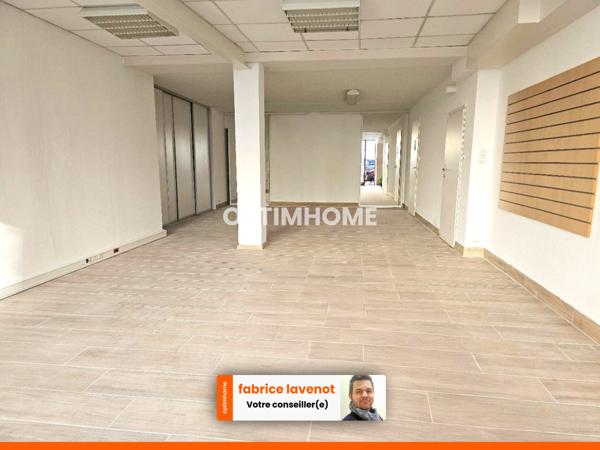 ANGOULÊME Centre : Local commercial libre, d'une surface de 87 m², tous commerces.