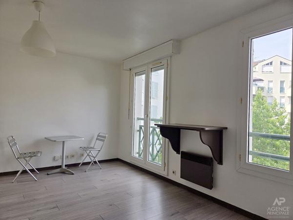 Appartement Rueil Malmaison 1 pièce(s) 29,27 m2 Loyer 854 €/mois charges comprises **  - Référence  19130