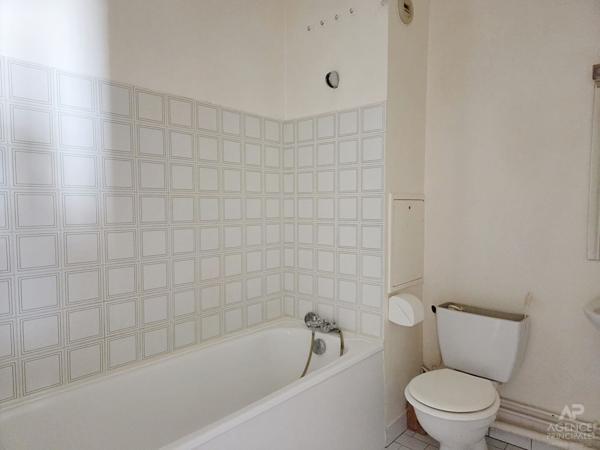 Appartement Rueil Malmaison 1 pièce(s) 29,27 m2 Loyer 854 €/mois charges comprises **  - Référence  19130
