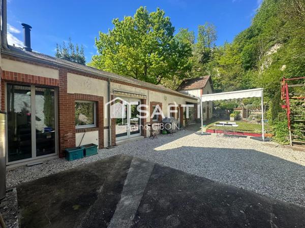 Maison de ville, 171 m², 4 chambres, jardin, dépendances, atelier et caves.
