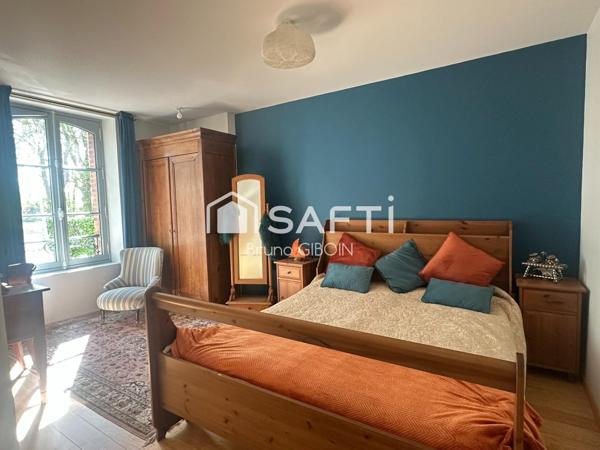 Maison de ville, 171 m², 4 chambres, jardin, dépendances, atelier et caves.
