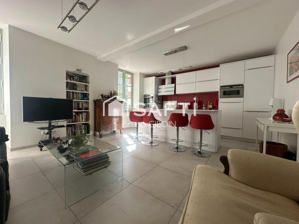 Maison de ville, 171 m², 4 chambres, jardin, dépendances, atelier et caves.