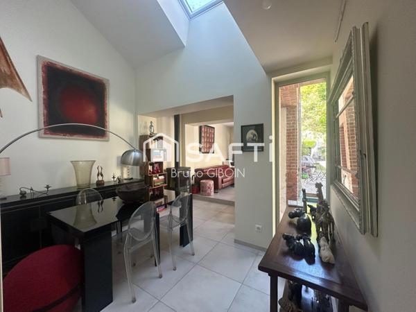 Maison de ville, 171 m², 4 chambres, jardin, dépendances, atelier et caves.