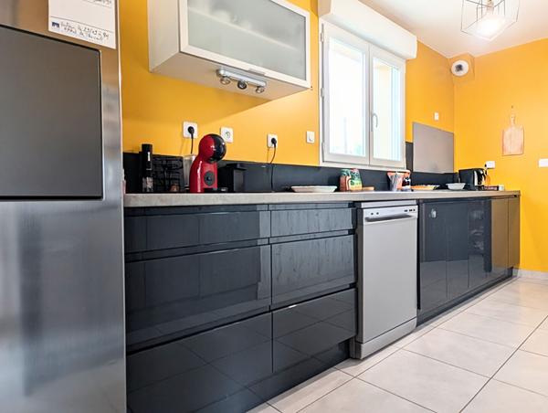 Maison 99 m2 avec vie de plain pied , Murs erigne
