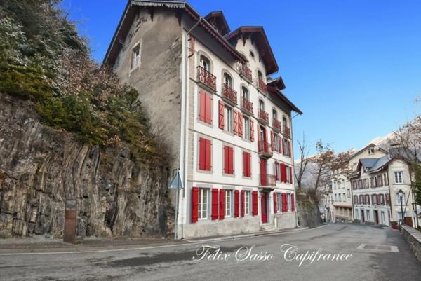 LUZ SAINT SAUVEUR (65), charmant studio meublé en rez-de chaussée - Quartier thermal.