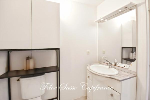 LUZ SAINT SAUVEUR (65), charmant studio meublé en rez-de chaussée - Quartier thermal.