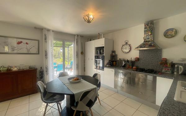 Maison à vendre    5 pièces •  Nîmes