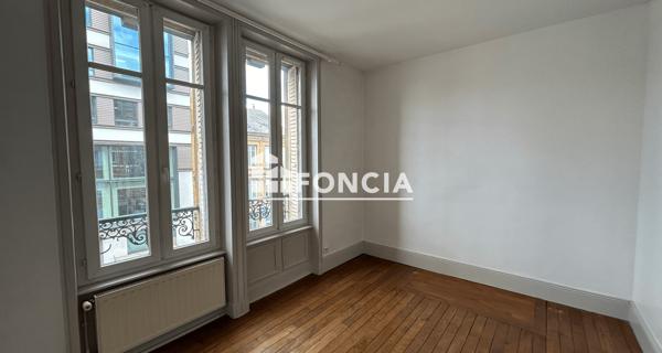 Location Appartement 5 pièces 73.66 m² - Charleville-mézières 08000