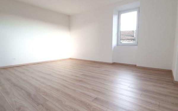 Appartement à louer    3 pièces •  Rosières