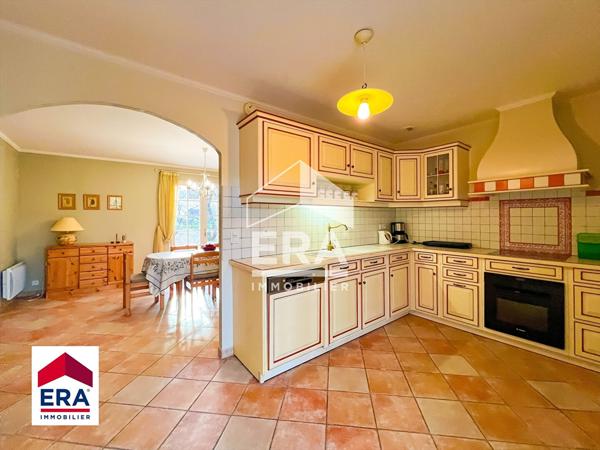 Maison Malemort Du Comtat 8 pièce(s) 182 m2 avec piscine