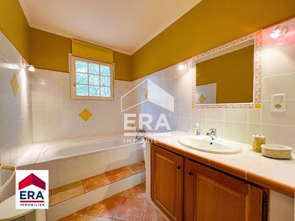 Maison Malemort Du Comtat 8 pièce(s) 182 m2 avec piscine