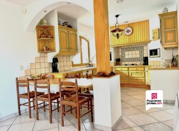 Villa T7 SAINT AUNES  de 210m² avec vue imprenable et piscine