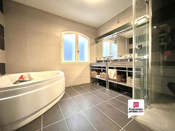 Villa T7 SAINT AUNES  de 210m² avec vue imprenable et piscine