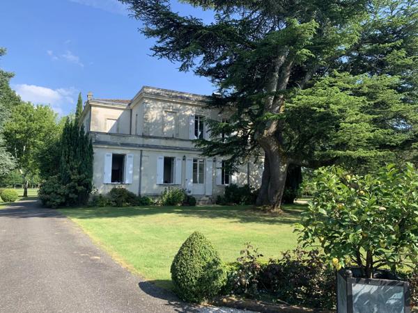 PROPRIETE EXCEPTIONNELLE DE 386 M²  AVEC NOMBREUSES DEPENDANCES SUR 4.8 HECTARES