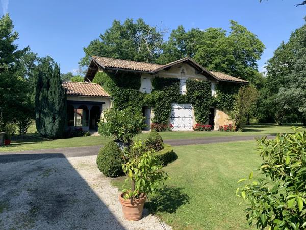 PROPRIETE EXCEPTIONNELLE DE 386 M²  AVEC NOMBREUSES DEPENDANCES SUR 4.8 HECTARES
