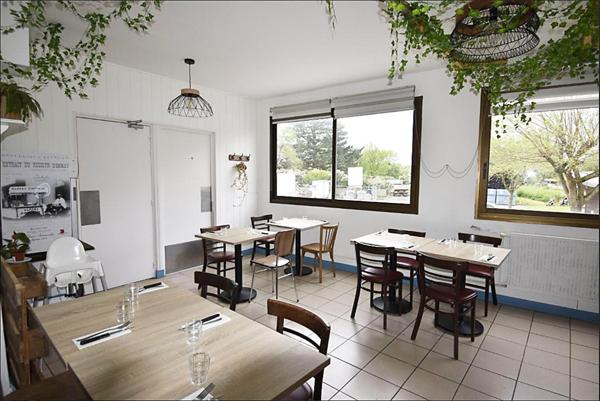 Murs commerciaux de 104 m² Loyer perçu 15 600,00 EUR / an