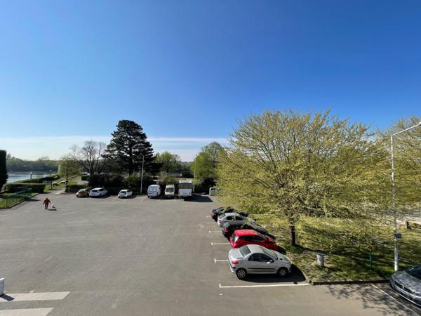 Murs commerciaux de 104 m² Loyer perçu 15 600,00 EUR / an