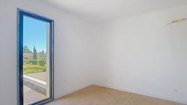 Maison neuve de 98 m² à vendre à Carpentras.