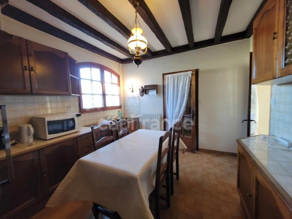 ( 85 ) entre NOIRMOUTIER , PORNIC et CHALLANS à vendre centre ville BEAUVOIR SUR MER maison de 181 m² 4 chambres , garage , terrain clos de 396 m²