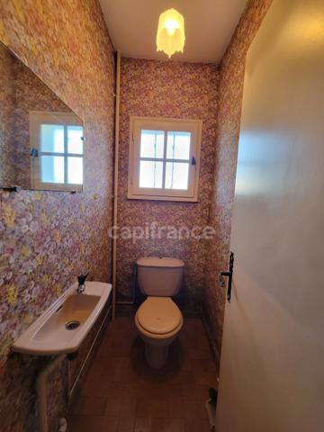 ( 85 ) entre NOIRMOUTIER , PORNIC et CHALLANS à vendre centre ville BEAUVOIR SUR MER maison de 181 m² 4 chambres , garage , terrain clos de 396 m²