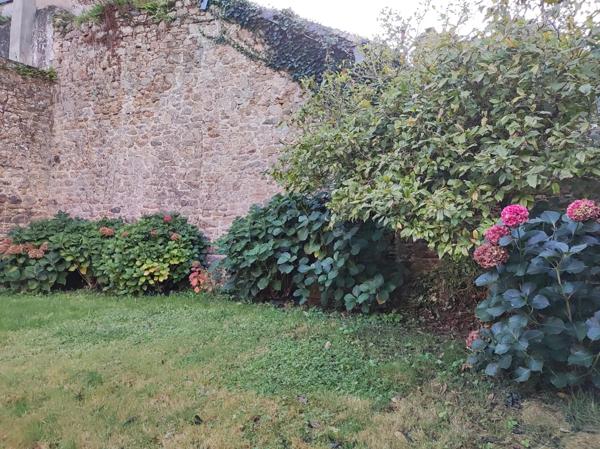 Châtelaudren (22170) Appartement T3 + Local commercial