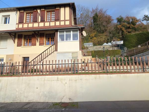 Maison familiale avec deux terrasses