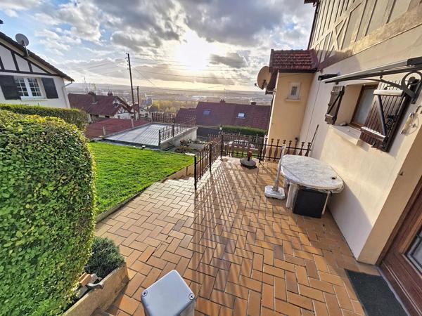 Maison familiale avec deux terrasses