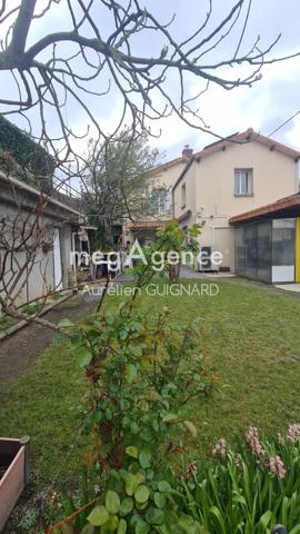 Maison à BRESSUIRE, 79300 - 6 pièces 127m²