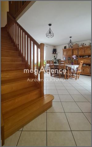 Maison à BRESSUIRE, 79300 - 6 pièces 127m²