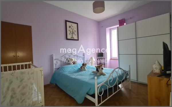 Maison à BRESSUIRE, 79300 - 6 pièces 127m²