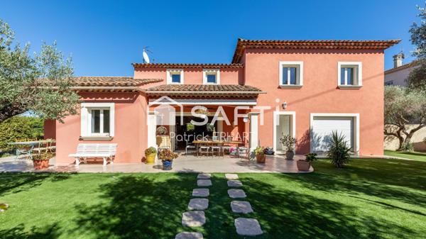 Villa au fond d'impasse avec dépendances