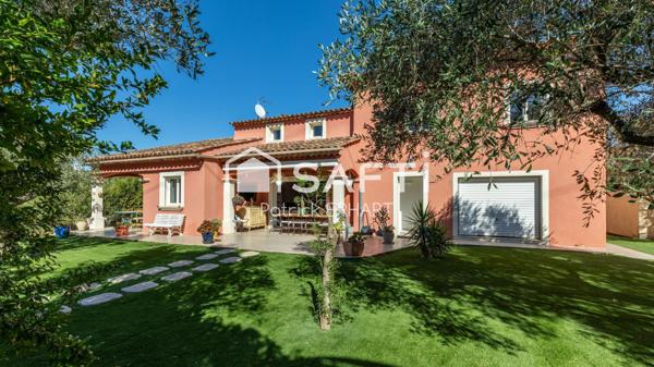 Villa au fond d'impasse avec dépendances