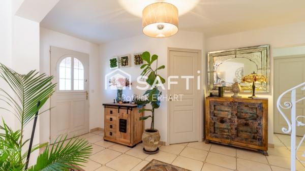 Villa au fond d'impasse avec dépendances
