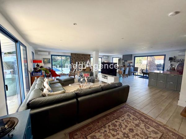 Maison à LONGEVILLE-SUR-MER, 85560 - 7 pièces 223m²