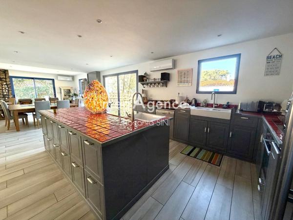 Maison à LONGEVILLE-SUR-MER, 85560 - 7 pièces 223m²