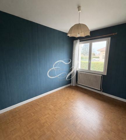Maison individuelle sur 800 m² de parcelle - Meyrié