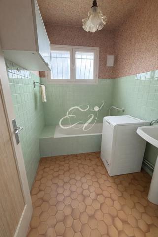 Maison individuelle sur 800 m² de parcelle - Meyrié