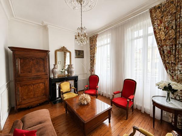 Maison 9 pièces à vendre à Bordeaux - Saint Genes